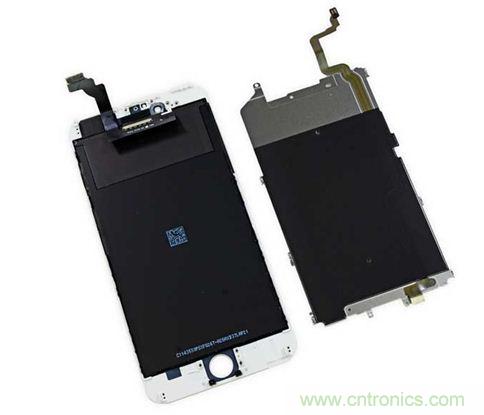 iPhone 6 Plus搭載的高清LED屏幕尺寸為5.5英寸,像素密度為401ppi,并采用了IPS(平面轉(zhuǎn)換)技術(shù)。(來源:iFixit)