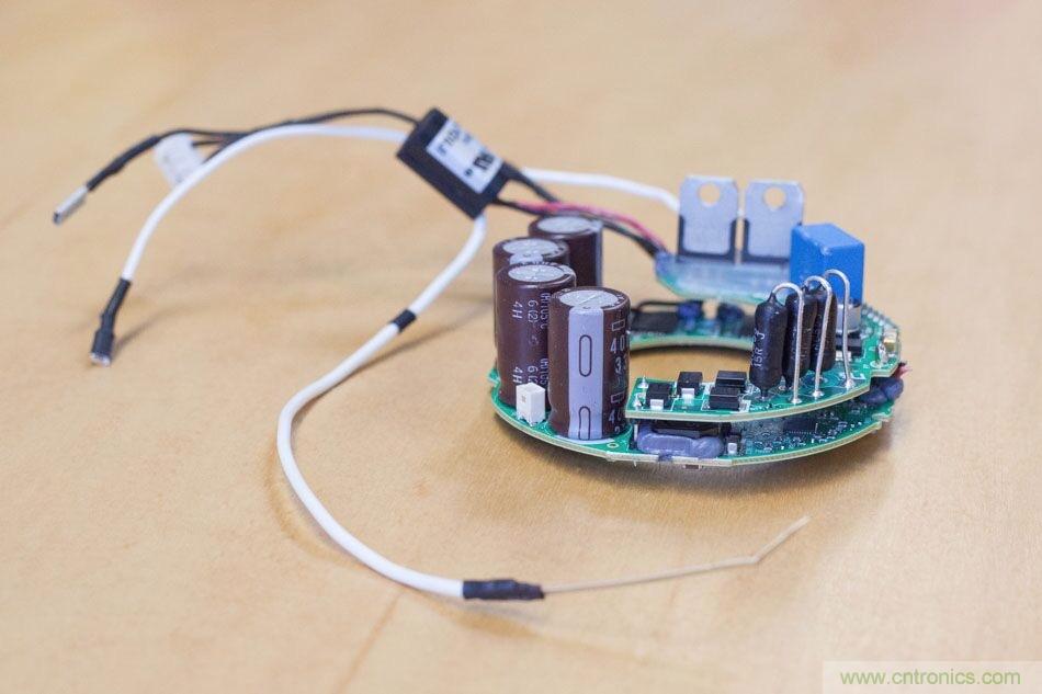 拆解戴森吹風機：近三千元的價格貴在哪？