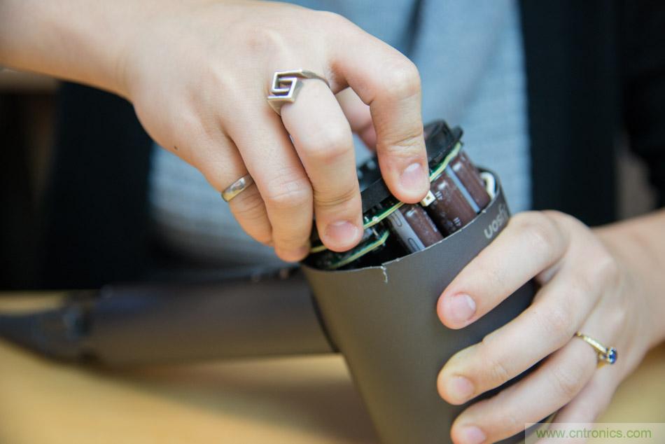 拆解戴森吹風機：近三千元的價格貴在哪？