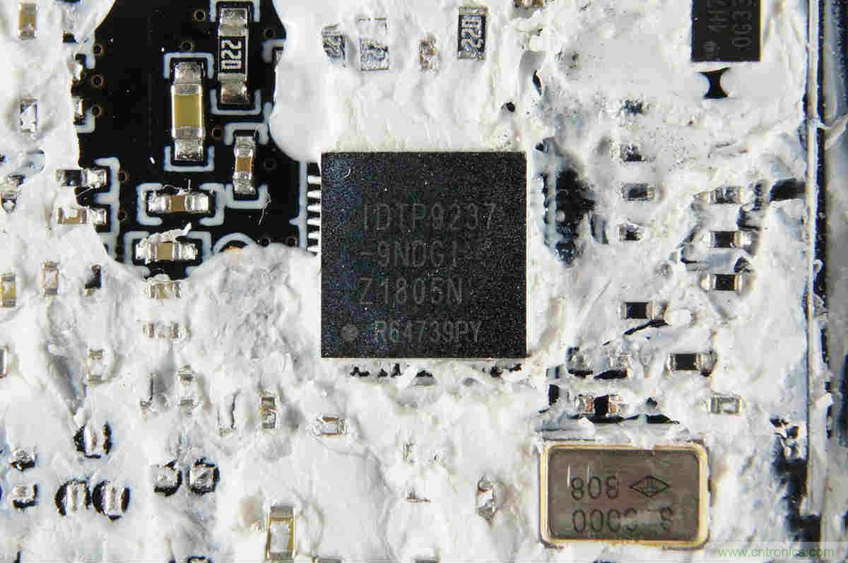 拆解對(duì)比：系出同門，小米、紫米無(wú)線充電器的差別有多大？