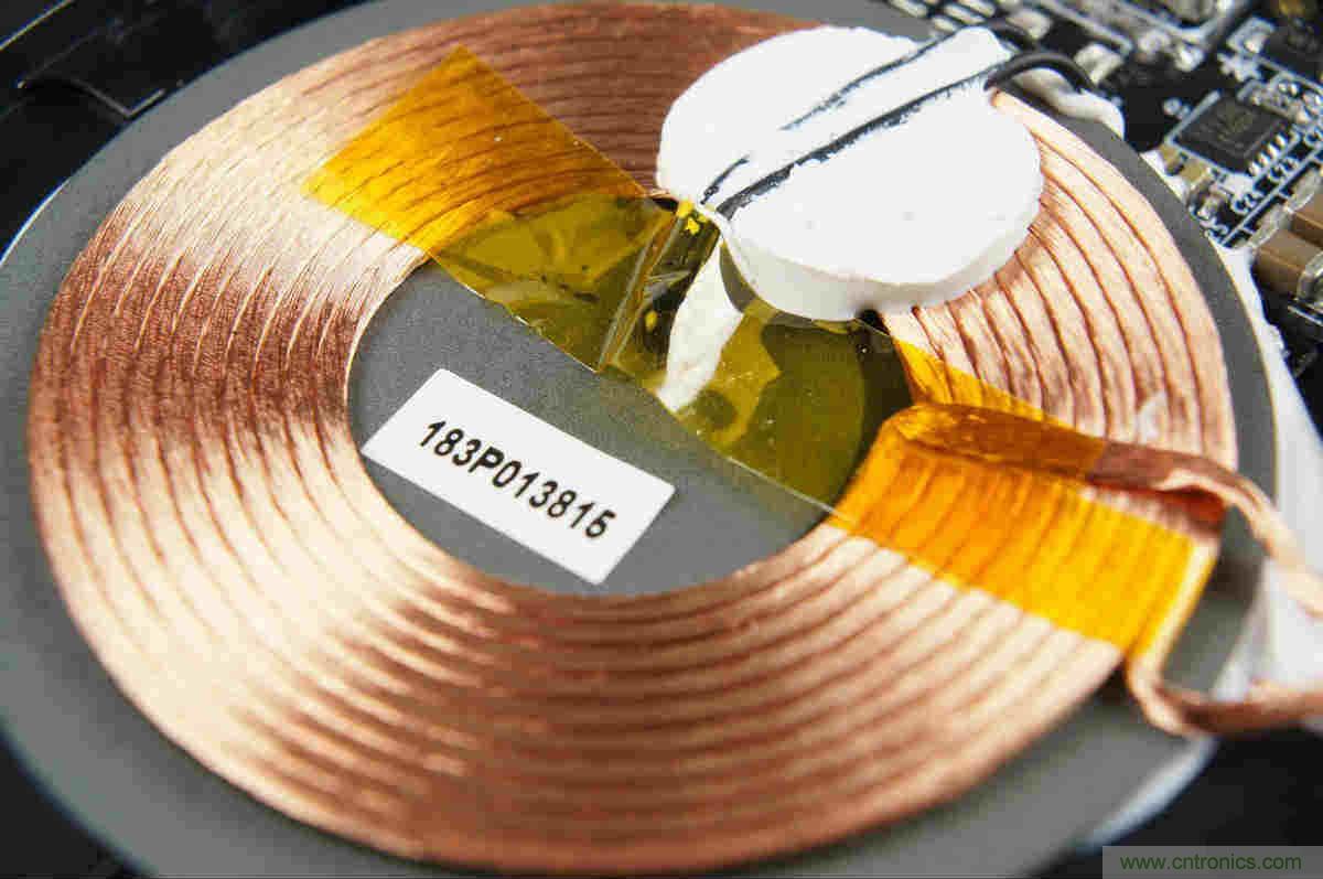 拆解對(duì)比：系出同門，小米、紫米無(wú)線充電器的差別有多大？