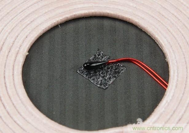拆解對(duì)比：系出同門，小米、紫米無(wú)線充電器的差別有多大？