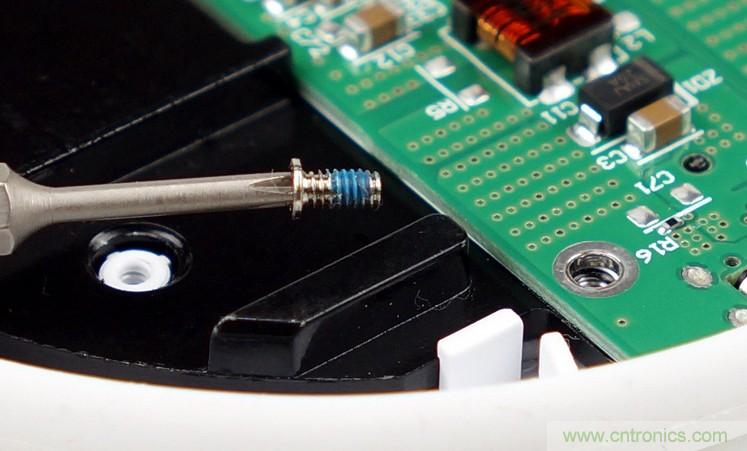 拆解對(duì)比：系出同門，小米、紫米無(wú)線充電器的差別有多大？