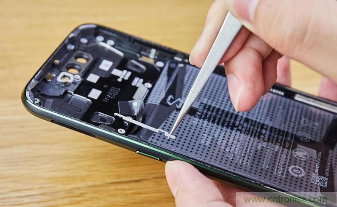 拆解黑鯊手機：多級直觸一體式液冷系統有什么門道？